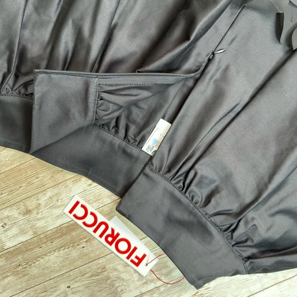 Fiorucci NOS (Deadstock) Vintage Black Mini Skirt with Playful Petal Hem Size 6 - Picture 6 of 12